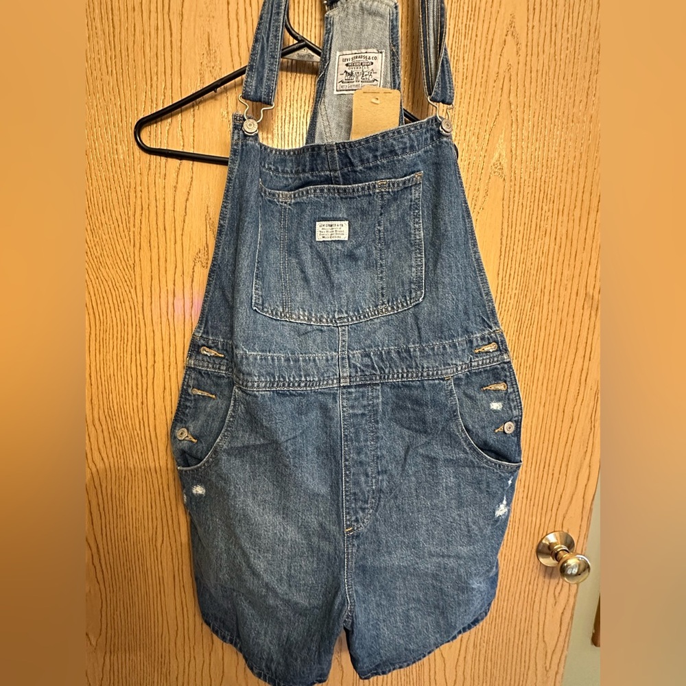 Levi’s short tails
XL 
NWT